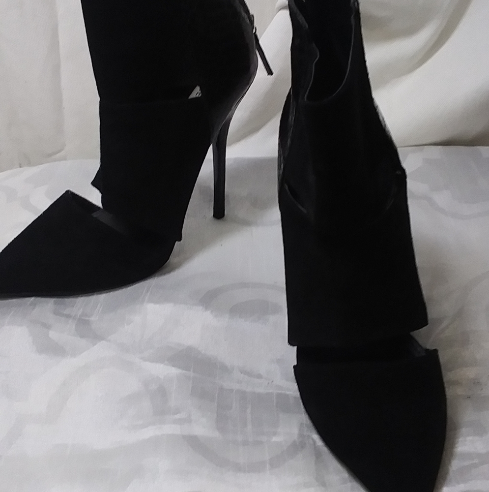 Heels - Picture 3 of 3